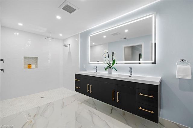 765 High Pines DR, Naples, FL 34103
