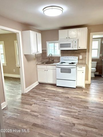 728 West Street, New Bern, NC 28560