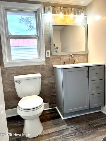 728 West Street, New Bern, NC 28560