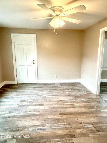 728 West Street, New Bern, NC 28560