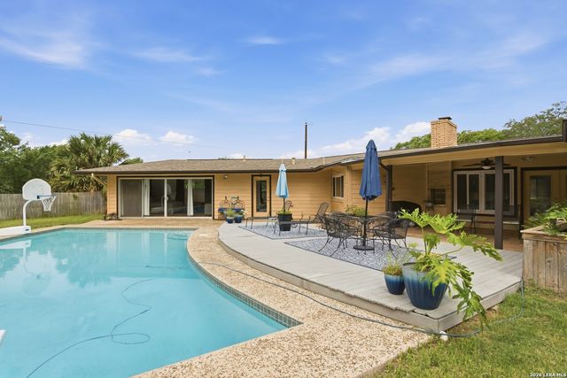 100 GLENTOWER DR, Castle Hills, TX 78213