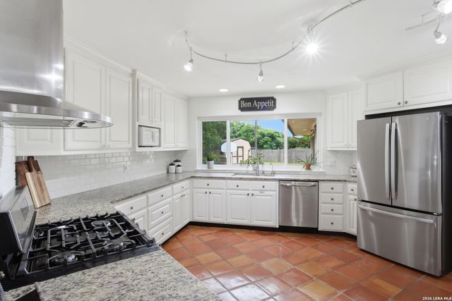 100 GLENTOWER DR, Castle Hills, TX 78213