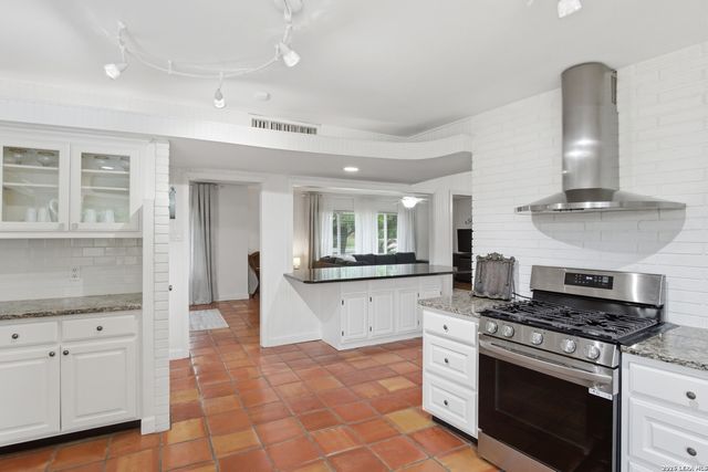 100 GLENTOWER DR, Castle Hills, TX 78213