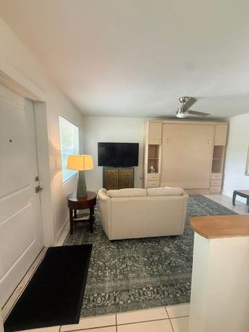 2060 NE 1ST Street 9, Deerfield Beach, FL 33441