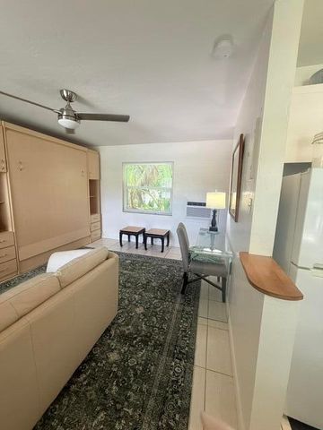 2060 NE 1ST Street 9, Deerfield Beach, FL 33441