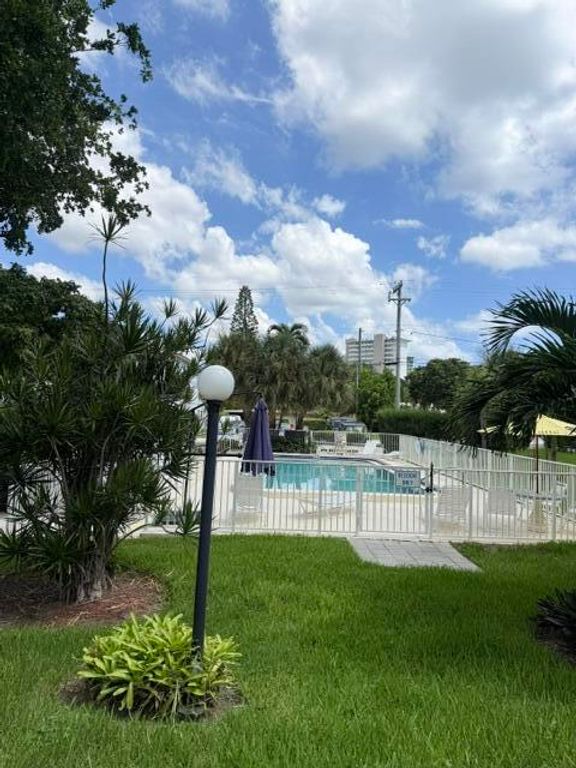 2060 NE 1ST Street 9, Deerfield Beach, FL 33441