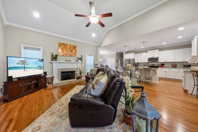 3039 Cross Gate Ln, Columbia, TN 38401