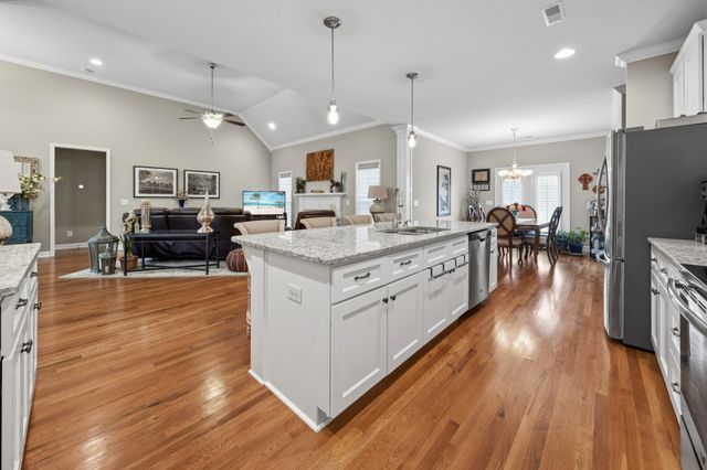 3039 Cross Gate Ln, Columbia, TN 38401