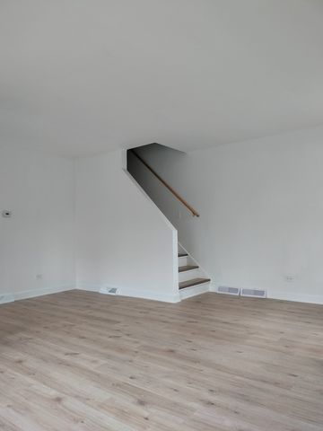 7910 S Muskegon Avenue 3, Chicago, IL 60617