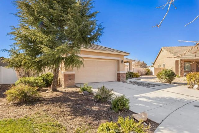 8466 Hoover Court, Oak Hills, CA 92344