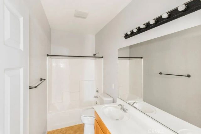 8466 Hoover Court, Oak Hills, CA 92344