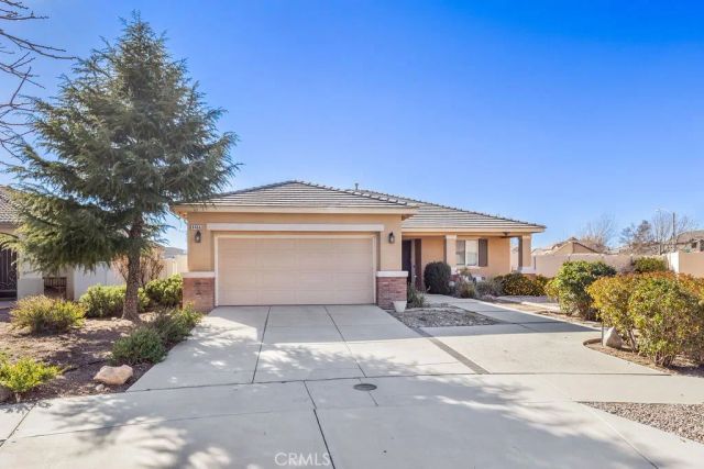8466 Hoover Court, Oak Hills, CA 92344