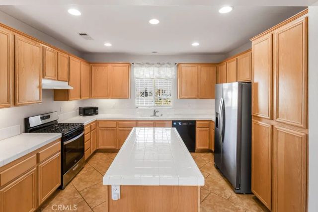 8466 Hoover Court, Oak Hills, CA 92344