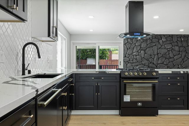 5942 Ashworth Way, Carmichael, CA 95608