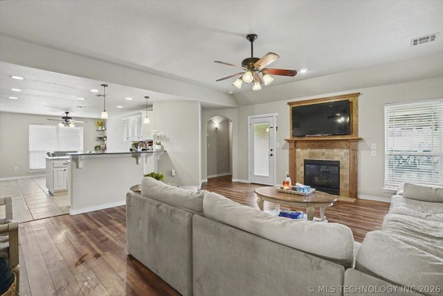 14559 S Courtney Lane, Glenpool, OK 74033