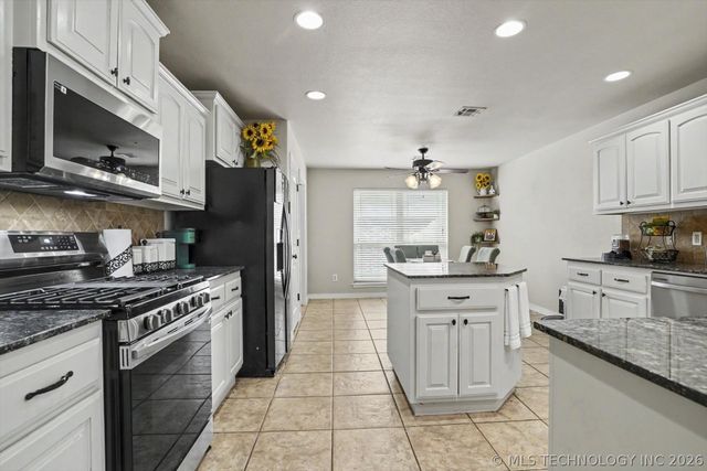 14559 S Courtney Lane, Glenpool, OK 74033