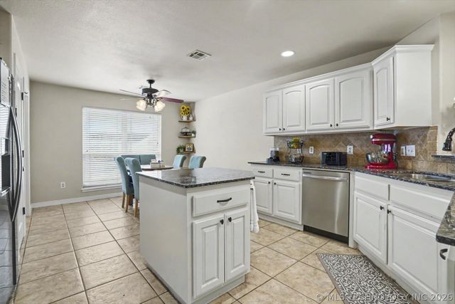 14559 S Courtney Lane, Glenpool, OK 74033