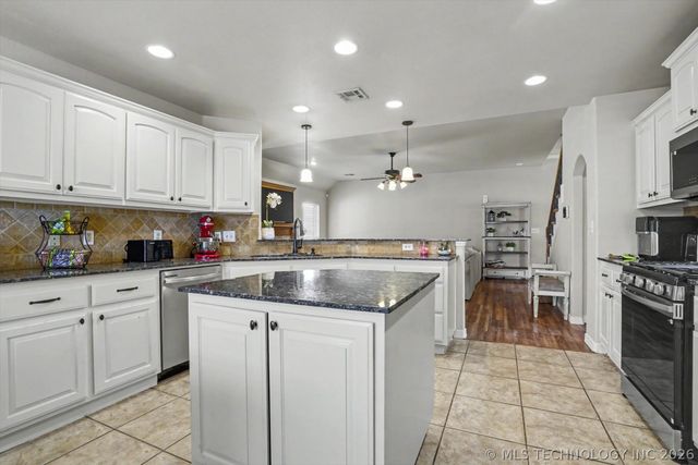 14559 S Courtney Lane, Glenpool, OK 74033
