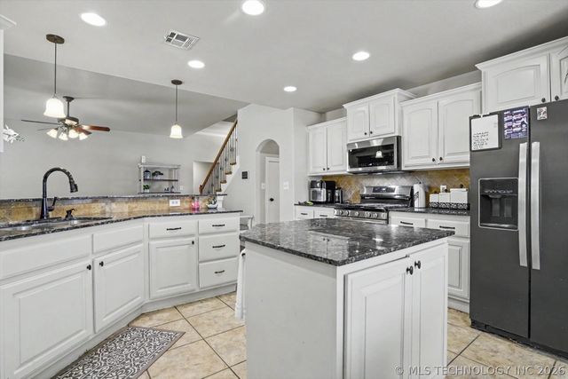 14559 S Courtney Lane, Glenpool, OK 74033