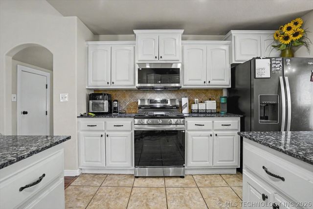 14559 S Courtney Lane, Glenpool, OK 74033