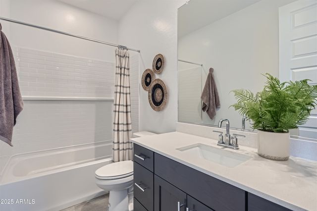 8330 E PETERSON Avenue, Mesa, AZ 85212