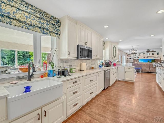 6 Hastings Dr, Pueblo, CO 81001