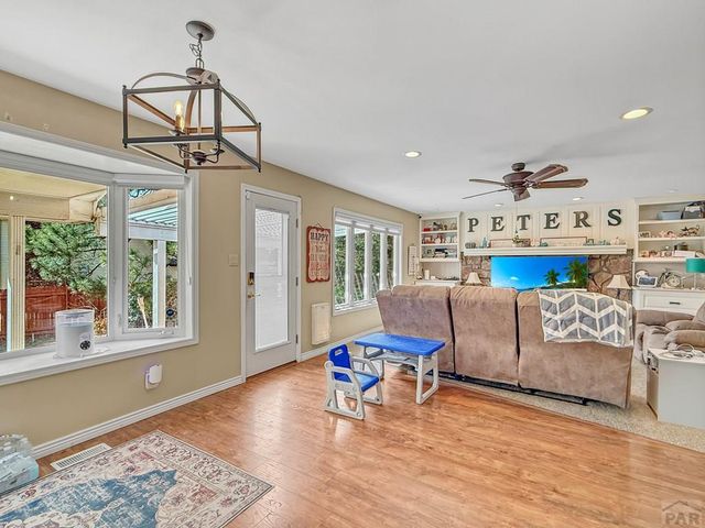 6 Hastings Dr, Pueblo, CO 81001