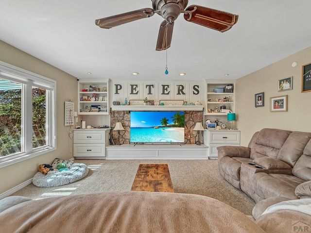 6 Hastings Dr, Pueblo, CO 81001