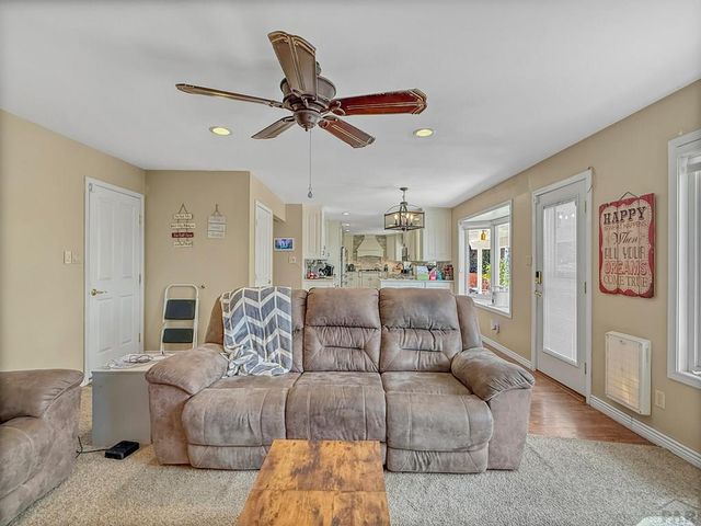 6 Hastings Dr, Pueblo, CO 81001