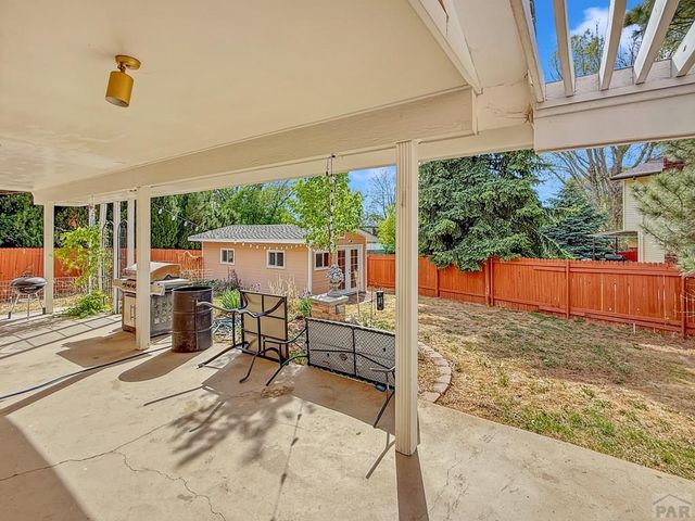 6 Hastings Dr, Pueblo, CO 81001