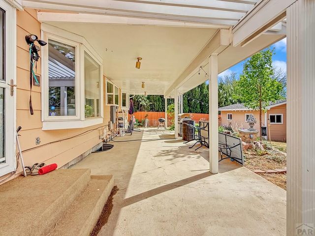 6 Hastings Dr, Pueblo, CO 81001