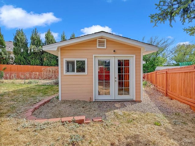 6 Hastings Dr, Pueblo, CO 81001