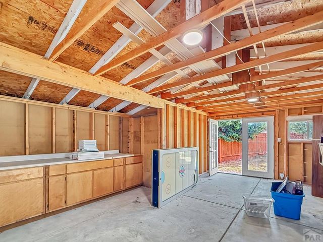 6 Hastings Dr, Pueblo, CO 81001
