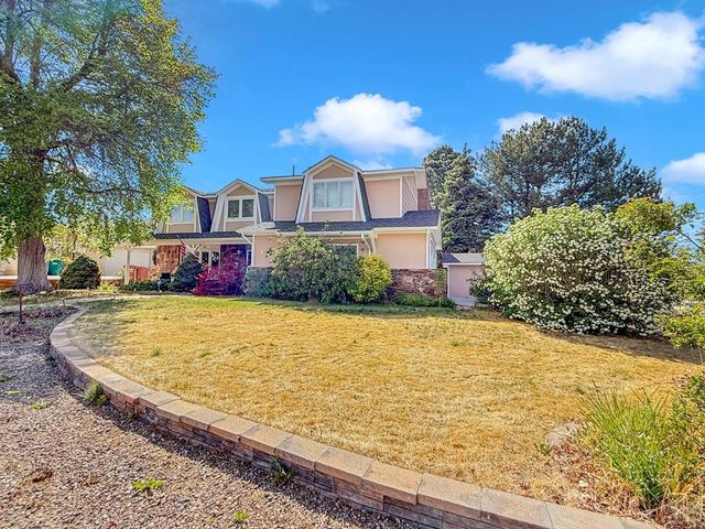 6 Hastings Dr, Pueblo, CO 81001