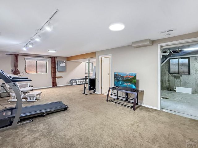 6 Hastings Dr, Pueblo, CO 81001