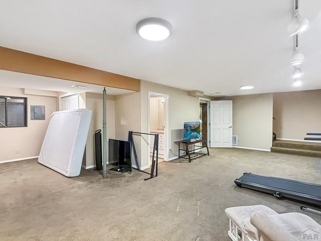 6 Hastings Dr, Pueblo, CO 81001