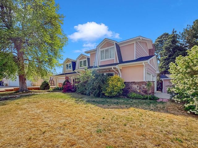 6 Hastings Dr, Pueblo, CO 81001