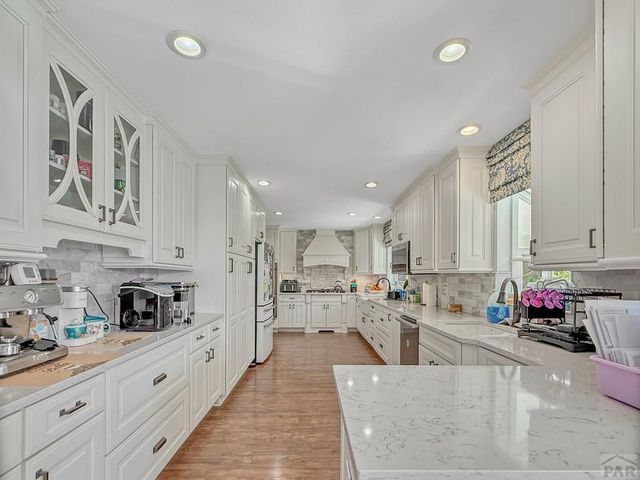 6 Hastings Dr, Pueblo, CO 81001