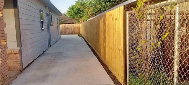 3234 Berry Street, Houston, TX 77004