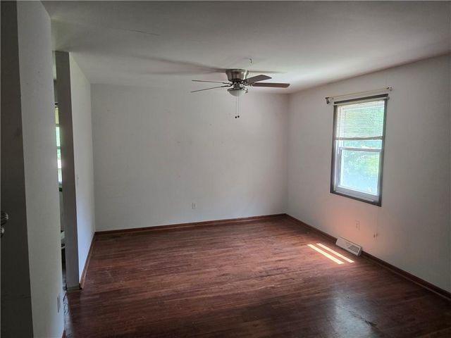 4859 NW Misty Lane, Kansas City, MO 64151