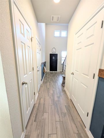 226 Thornless CIR, Buda, TX 78610