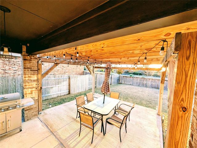 226 Thornless CIR, Buda, TX 78610