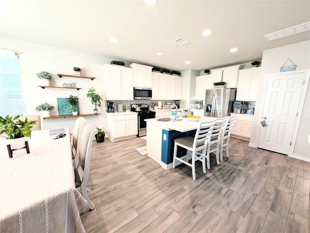 226 Thornless CIR, Buda, TX 78610