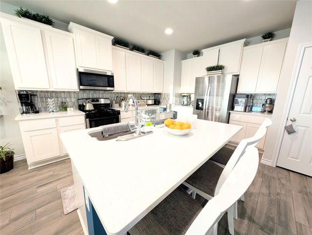 226 Thornless CIR, Buda, TX 78610
