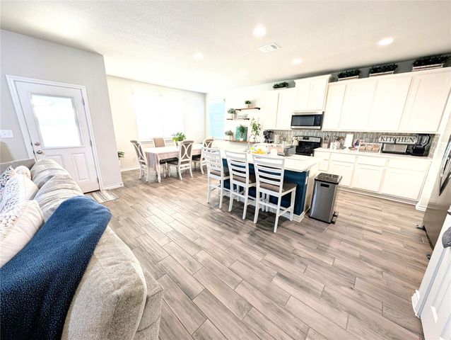 226 Thornless CIR, Buda, TX 78610