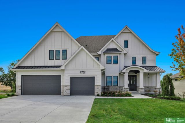 10908 S 98 Avenue Circle, Papillion, NE 68046