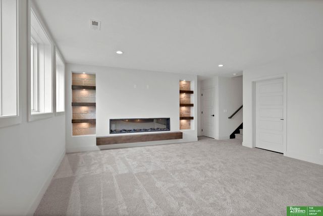 10908 S 98 Avenue Circle, Papillion, NE 68046