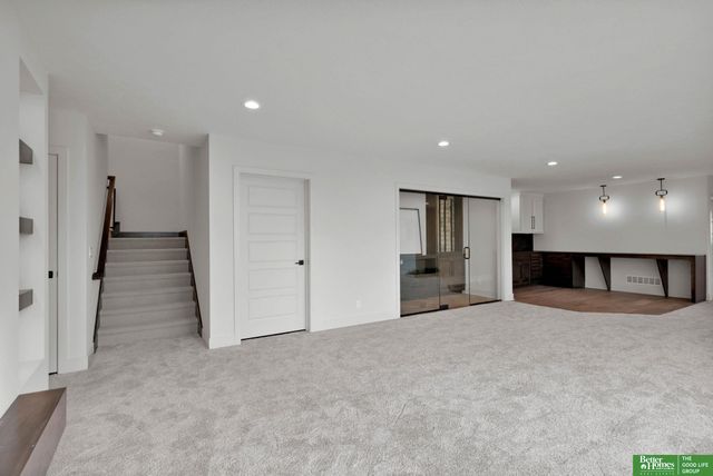 10908 S 98 Avenue Circle, Papillion, NE 68046