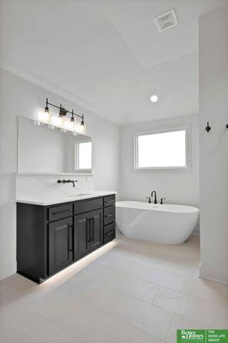 10908 S 98 Avenue Circle, Papillion, NE 68046