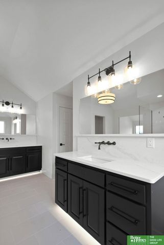 10908 S 98 Avenue Circle, Papillion, NE 68046